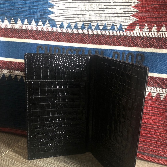 24 card wallet. Cruelty free Black or Chocolate - Picture 4 of 4